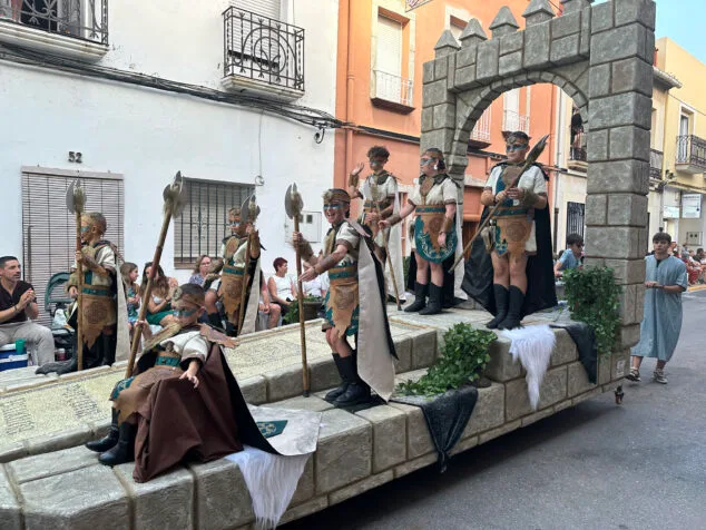 El Verger se rinde al esplendor de las filaes en la entrada de Moros y Cristianos 2025 84 desfile de moros y cristianos del verger 2025 81