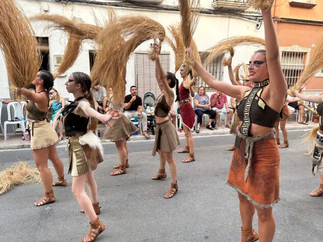 El Verger se rinde al esplendor de las filaes en la entrada de Moros y Cristianos 2025 88 desfile de moros y cristianos del verger 2025 85