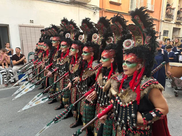 El Verger se rinde al esplendor de las filaes en la entrada de Moros y Cristianos 2025 96 desfile de moros y cristianos del verger 2025 94