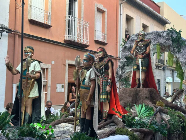 El Verger se rinde al esplendor de las filaes en la entrada de Moros y Cristianos 2025 100 desfile de moros y cristianos del verger 2025 98