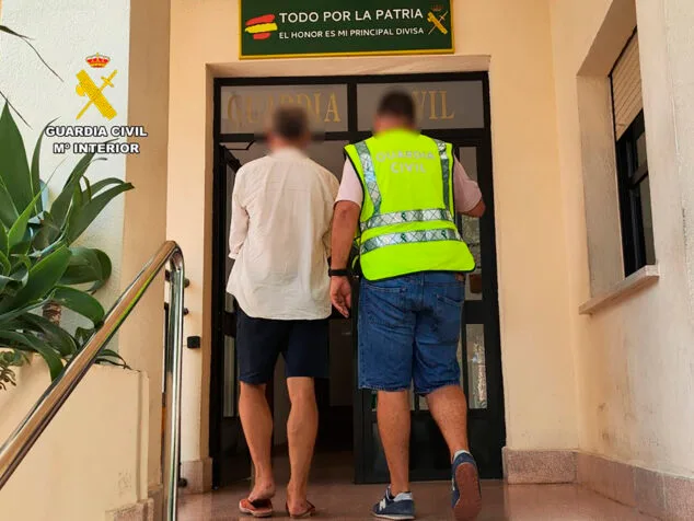 detenido en calp acusado de robar una treintena de matriculas
