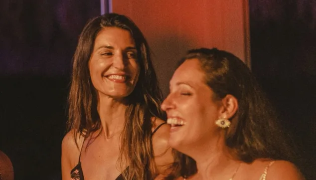 el lugar donde el tardeo de agosto se convierte en experiencia