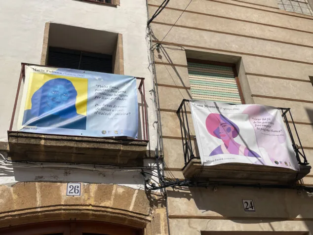exposicion elles constelc2b7lacio poetica en benitatxell 02