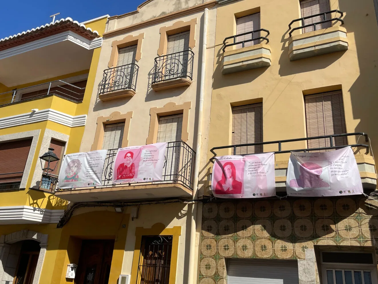 Exposición 'Elles- constel·lació poètica' en Benitatxell 09