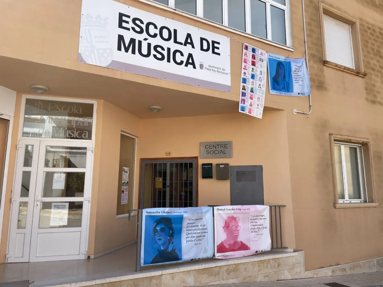 Exposición 'Elles- constel·lació poètica' en Benitatxell 15