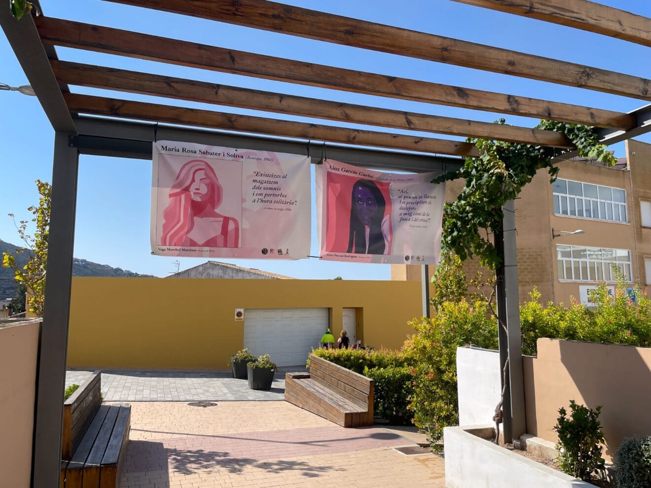 Exposición 'Elles- constel·lació poètica' en Benitatxell 16