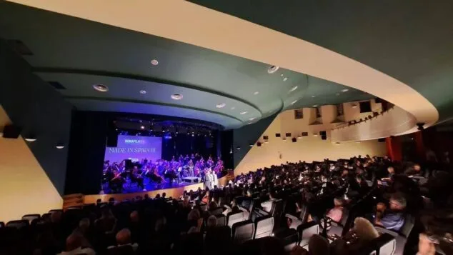 Imagen: La Universal Symphony Orchestra deslumbró al público con estrenos mundiales y la presencia de renombrados compositores del cine español