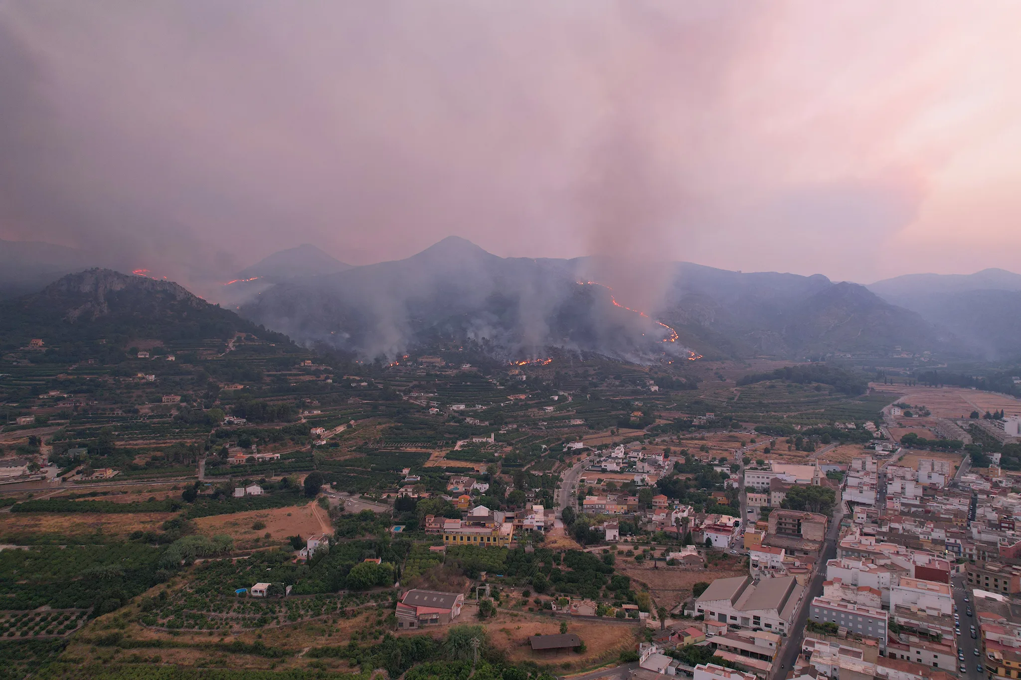 las llamas del incendio de la vall debo llegando a pego en 2022