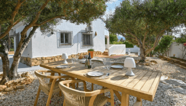 Mesa exterior ideal para cenas al aire libre