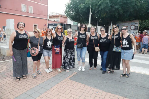 El Dia de Quintades llena de color y fiesta las calles de Beniarbeig 3 pasacalle de quintades de beniarbeig este 2025 01