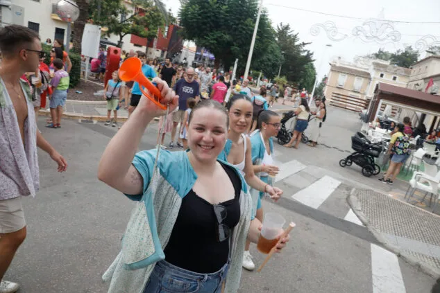 El Dia de Quintades llena de color y fiesta las calles de Beniarbeig 12 pasacalle de quintades de beniarbeig este 2025 10