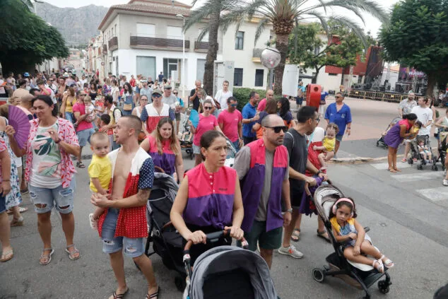 El Dia de Quintades llena de color y fiesta las calles de Beniarbeig 25 pasacalle de quintades de beniarbeig este 2025 23