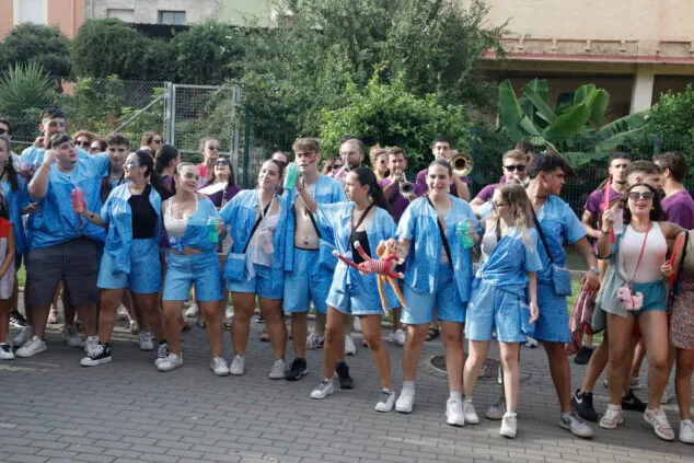 El Dia de Quintades llena de color y fiesta las calles de Beniarbeig 40 pasacalle de quintades de beniarbeig este 2025 38