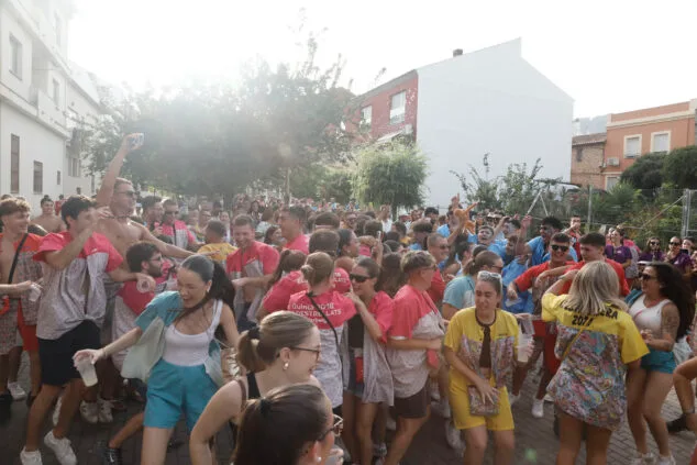 El Dia de Quintades llena de color y fiesta las calles de Beniarbeig 46 pasacalle de quintades de beniarbeig este 2025 44