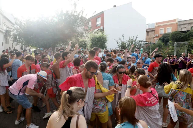 El Dia de Quintades llena de color y fiesta las calles de Beniarbeig 47 pasacalle de quintades de beniarbeig este 2025 45