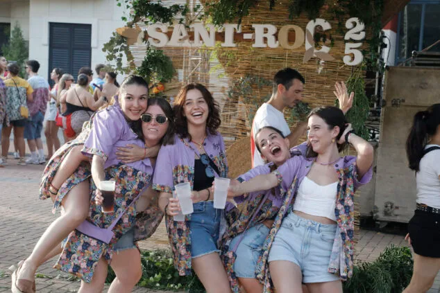 El Dia de Quintades llena de color y fiesta las calles de Beniarbeig 59 pasacalle de quintades de beniarbeig este 2025 58