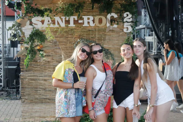El Dia de Quintades llena de color y fiesta las calles de Beniarbeig 63 pasacalle de quintades de beniarbeig este 2025 62