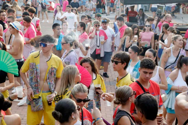 El Dia de Quintades llena de color y fiesta las calles de Beniarbeig 66 pasacalle de quintades de beniarbeig este 2025 65