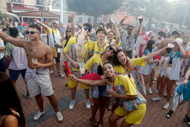 El Dia de Quintades llena de color y fiesta las calles de Beniarbeig 73 pasacalle de quintades de beniarbeig este 2025 72