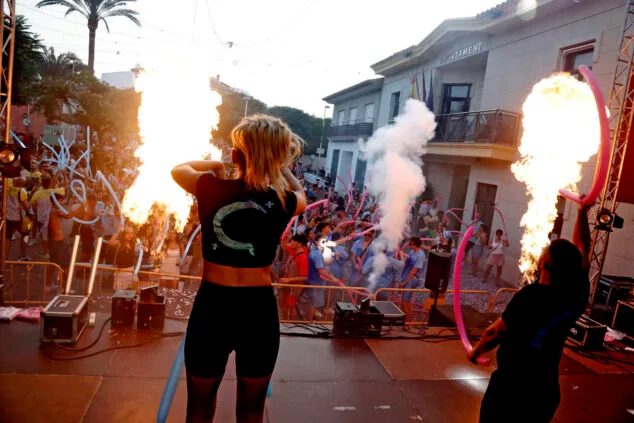 El Dia de Quintades llena de color y fiesta las calles de Beniarbeig 83 pasacalle de quintades de beniarbeig este 2025 82