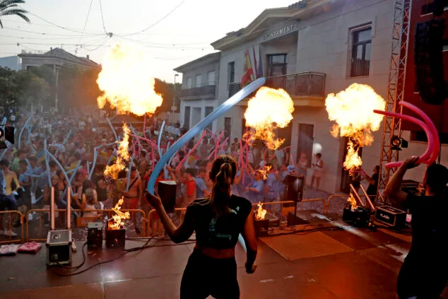 El Dia de Quintades llena de color y fiesta las calles de Beniarbeig 85 pasacalle de quintades de beniarbeig este 2025 85
