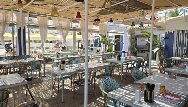 terraza para disfrutar la gastronomia mediterranea