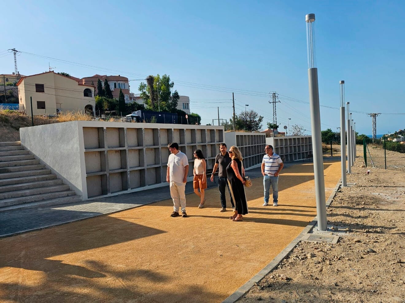 Visita de Ana Sala y  Marco Bittner al cementerio de Calp