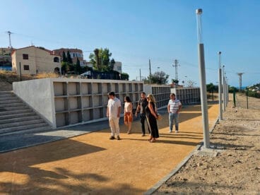 Visita de Ana Sala y  Marco Bittner al cementerio de Calp