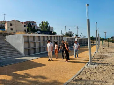 Visita de Ana Sala y  Marco Bittner al cementerio de Calp