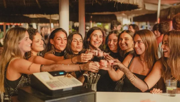 vive el verano con vistas y musica en la bahia de xabia