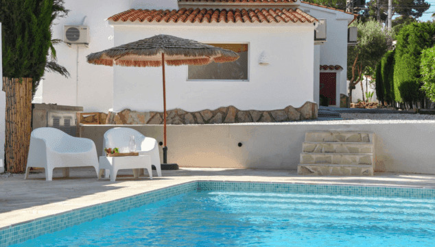 Villa Tres Cors: encant mediterrani amb piscina a Moraira 1 Imatge: Zona de bany i relax amb piscina exclusiva