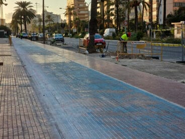 Acera y carril bici actual en la avenida de los Ejércitos Españoles de Calp