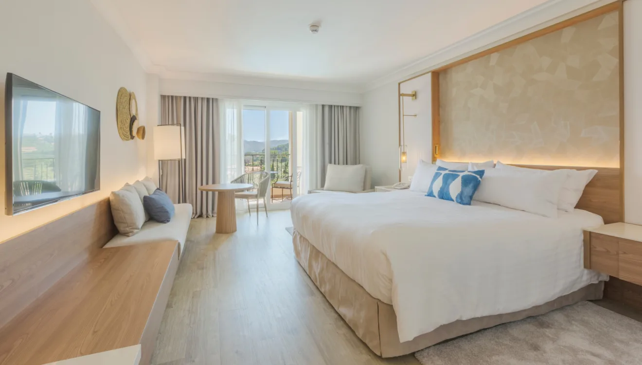 Amplia habitación en Hotel Denia Marriott La Sella
