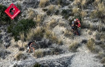 Bomberos rescatan al escalador atrapado en Calp