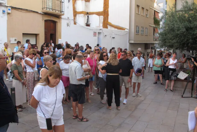 calp rinde homenaje a las ninas fallecidas 07