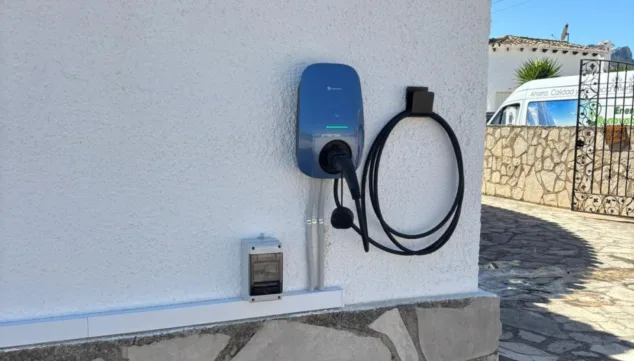 Imagen: Cargador Solplanet de 7,4kW para vehículo eléctrico