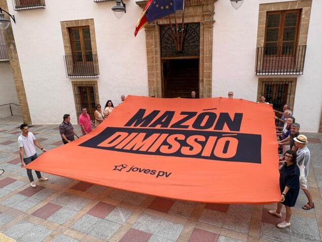 Compromís denuncia una reducción del 61% en el profesorado de refuerzo en la Marina Alta y un estancamiento en la inversión pública 2 Imagen: Compromís denuncia los recortes en la Marina Alta por el gobierno de Mazón