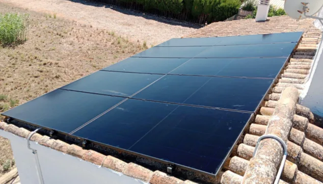 conjunto solar disenado para maxima autosuficiencia
