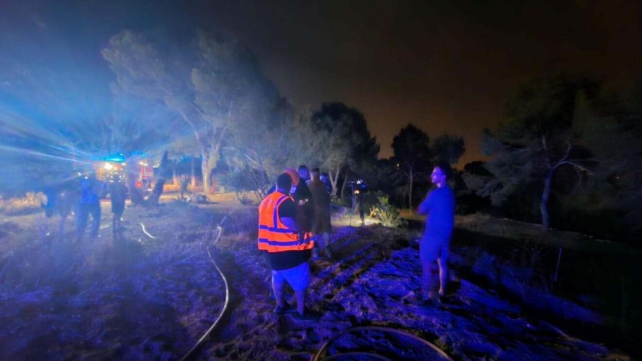Efectivos en el incendio de Calp
