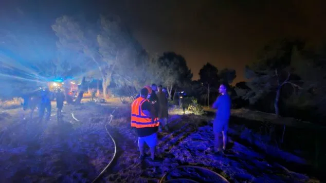 Imagen: Efectivos en el incendio de Calp