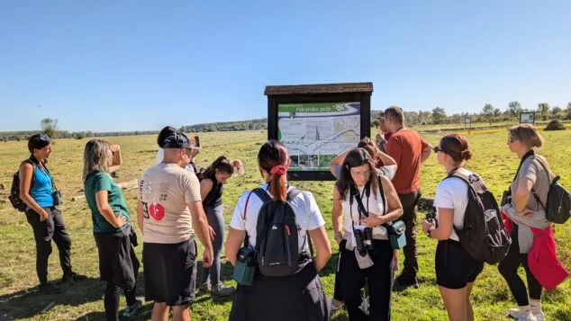 Imagen: El grupo de Pego visitando el parque natural Odrasko Polje de Croacia