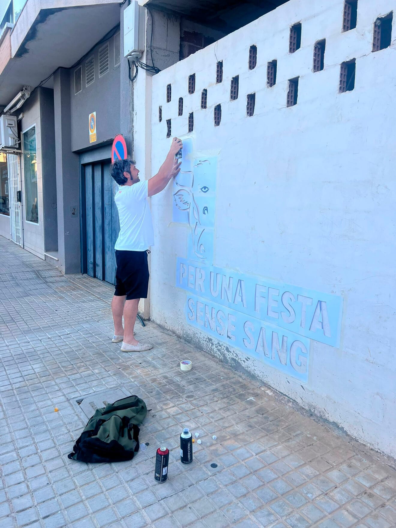 Elaboración del mural de Ondara sense crueltat animal