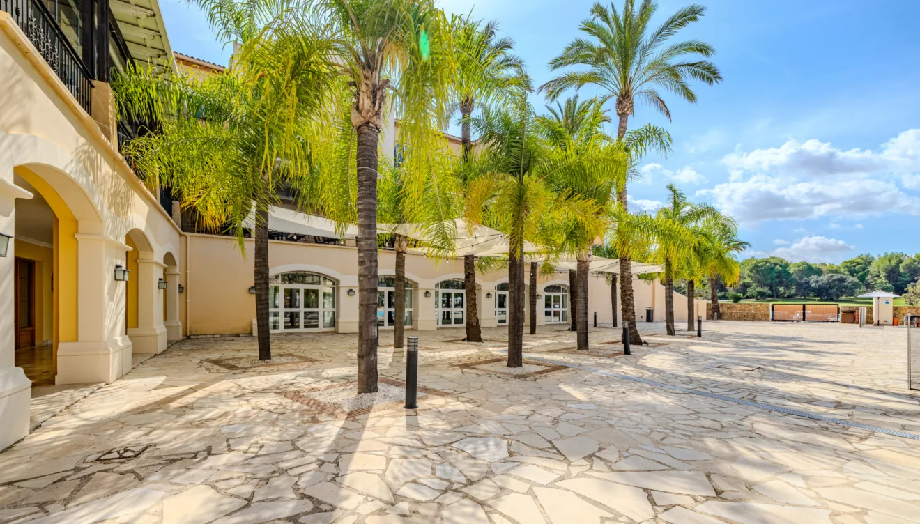 Elegante terraza exterior para eventos privados en la Costa Blanca