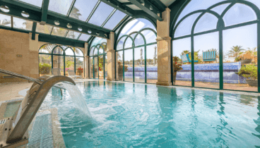 Exclusiva piscina y spa con servicios de lujo en Hotel Denia Marriott La Sella