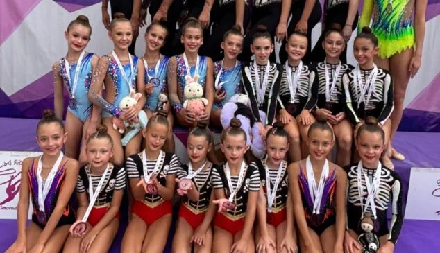gimnastas del club gimnasia calpe en el trofeo de almoradi 1