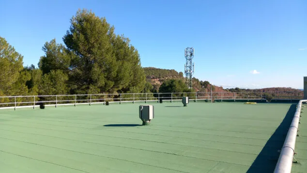 impermeabilizacion y renovacion de la cubierta del deposito de corralets de calp
