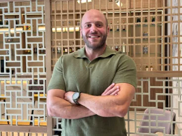 Javier Gil en una entrevista para LaMarinaAlta . com