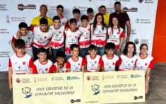 Éxito de la Escola Municipal de Pilota de Ondara en el Día de la Pilota 2 la escola municipal de pilota de ondara junto al concejal en el dia de la pilota