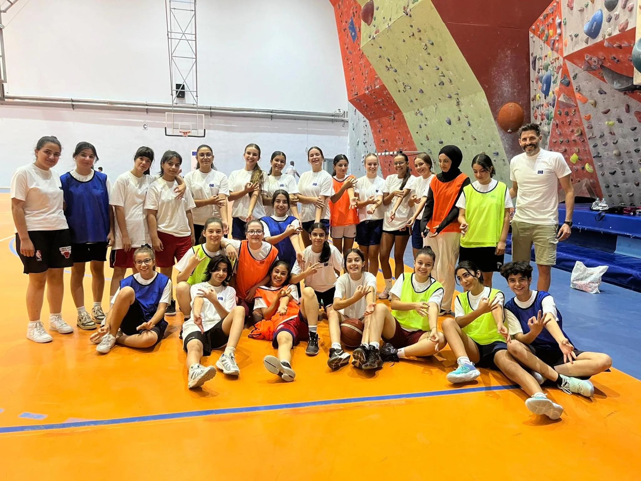 la escuela municipal de baloncesto de pedreguer presente en el proyecto europeo equal play