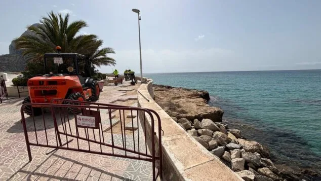 Afbeelding: Onderhouds- en renovatiewerkzaamheden aan de promenade aan het strand van Arenal-Bol in Calp